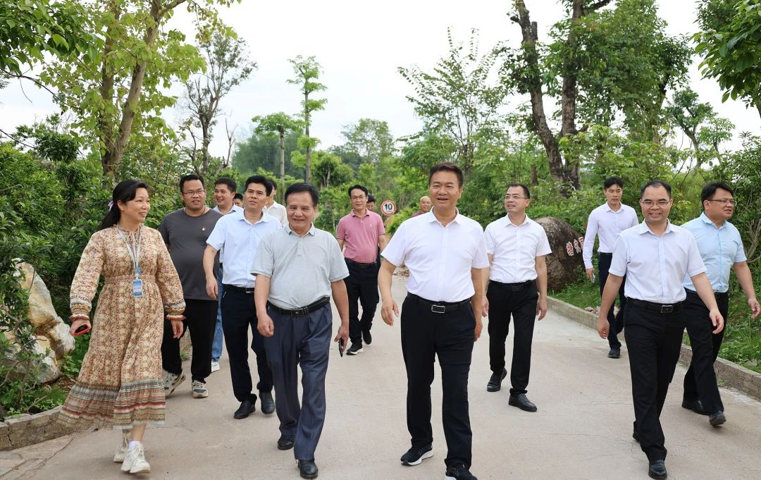 桂平市市长黄德佳等领导到我校指导工作 丨 九游（中国）一站式服务平台
